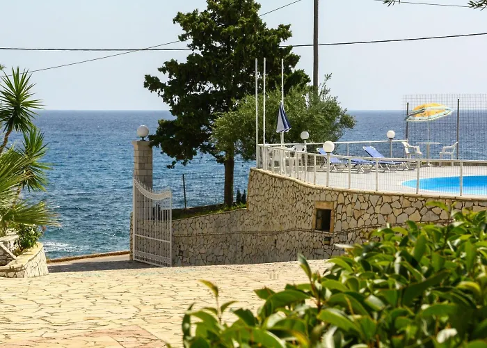 Отель Kardamili Beach Hotel 3*