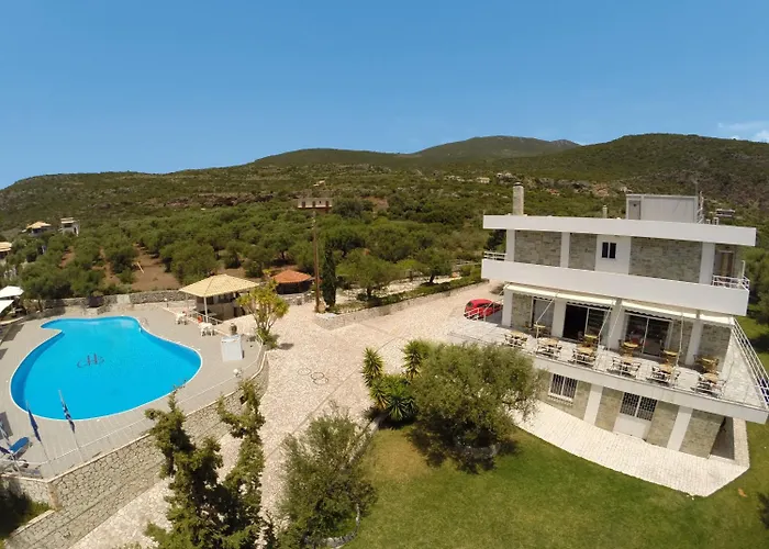 Kardamili Beach Hotel 3* Кардамили