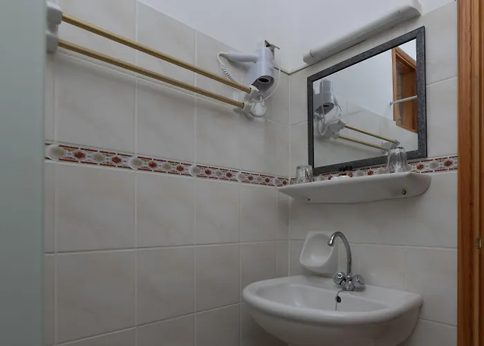 Отель Kardamili Beach Hotel Кардамили