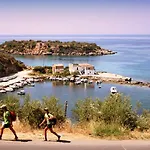 Kardamili Beach Hotel Otel 3*