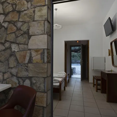 Kardamili Beach Hotel Otel 3*