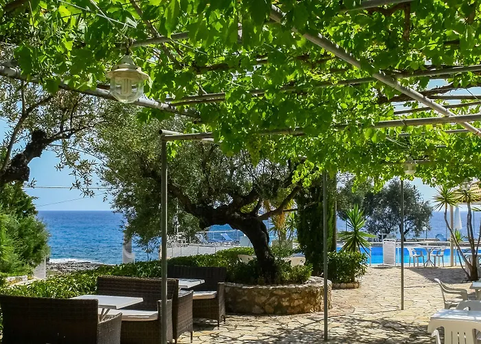 Kardamili Beach Hotel Otel 3*