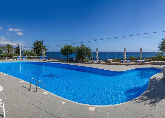 Kardamili Beach Hotel ホテル カルダミリ