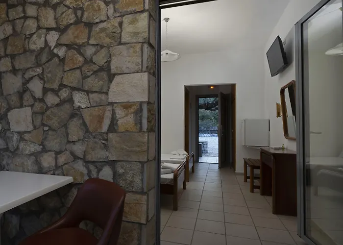 Kardamili Beach Hotel Otel 3*