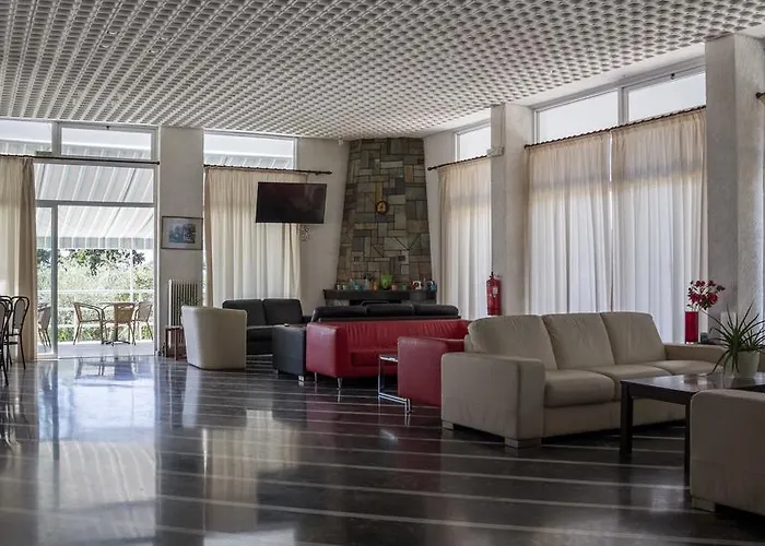 Kardamili Beach Hotel ホテル